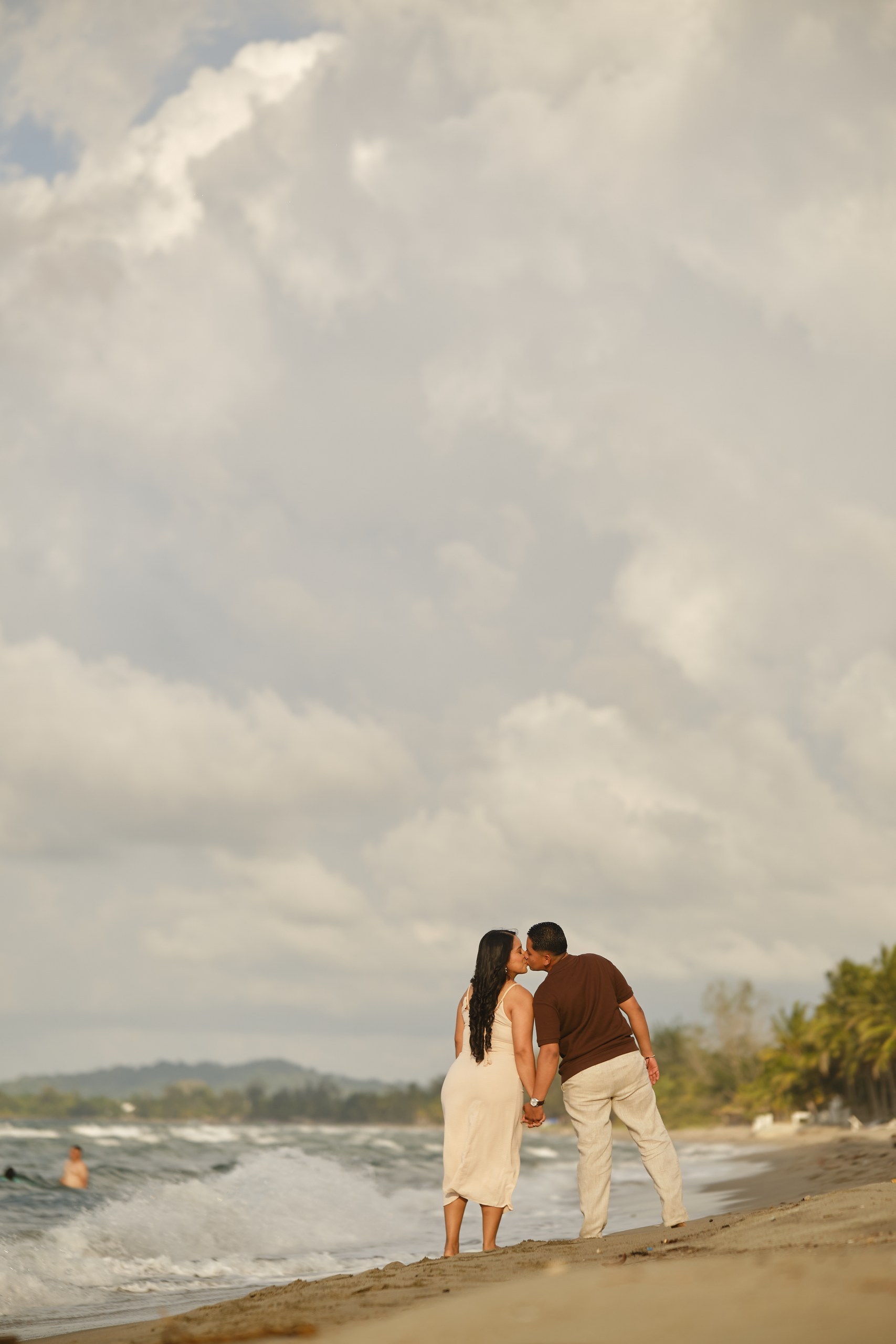Wilmer y Kenia en la playa, fotografía 2